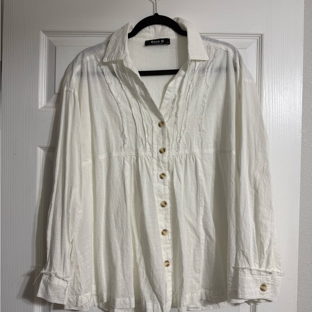 Chic White Button Down Shirt (fits oversized)